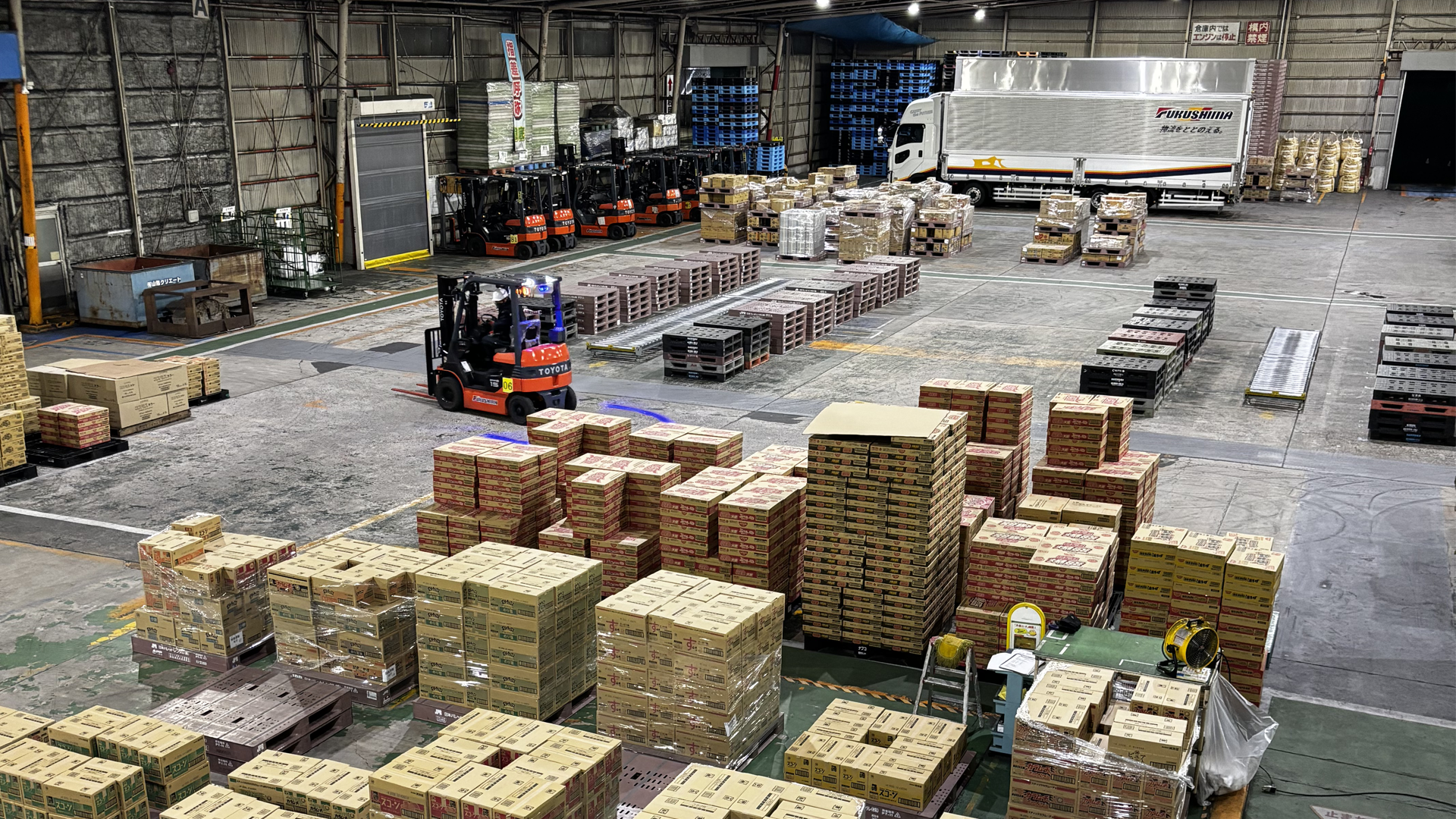 トラック配送イメージ